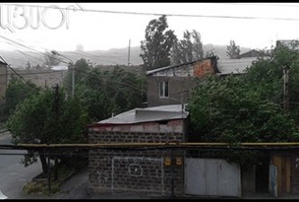 МЧС Армении рекомендует гражданам из-за сильного ветра не выходить на улицу