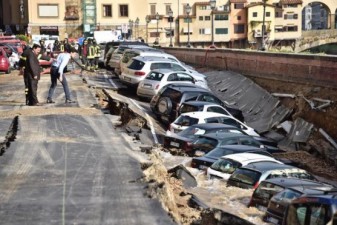 Ֆլորենցիայում մոտ 20 մեքենա հայտնվել է փոսում