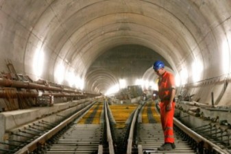 В Швейцарии завершили самый длинный тоннель в мире