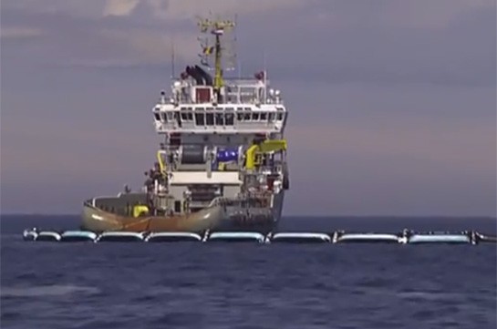 В Голландии тестируют плавучий мусорасборочный барьер (Видео)