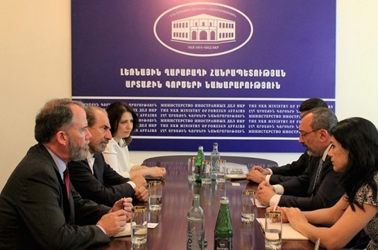 Глава МИД НКР и экс-посол США в Армении обсудили вопросы сотрудничества