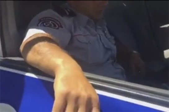 Facebook-ում հայտնված տեսանյութից հետո ճանապարհային ոստիկաններն ազատվել են աշխատանքից