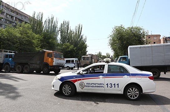 Вооруженная группировка в Ереване освободила еще двух заложников – полицейских