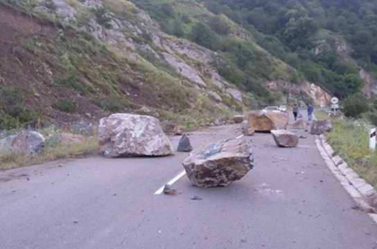 Երևան-Երասխ-Գորիս-Կապան-Մեղրի-Իրանի սահման ավտոճանապարհին տեղի ունեցած քարաթափման հետևանքները վերացվել են