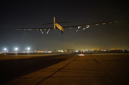 Solar Impulse 2 завершил свой кругосветный перелет