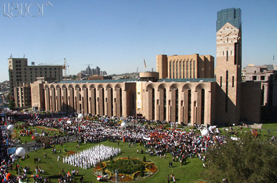 Мэрия Еревана запретила массовые мероприятия в районе захваченного полка ППС