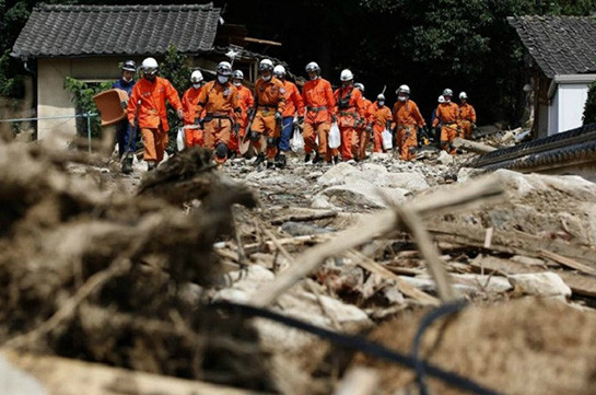 В Японии из-за угрозы оползня эвакуируют тысячи людей