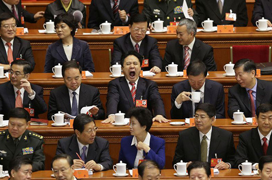 В Китае наказали более 2 тыс. чиновников за нарушение законов