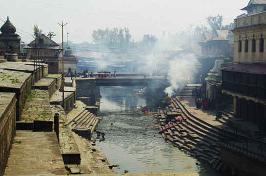 В Непале автобус упал  в реку: есть 20 погибших
