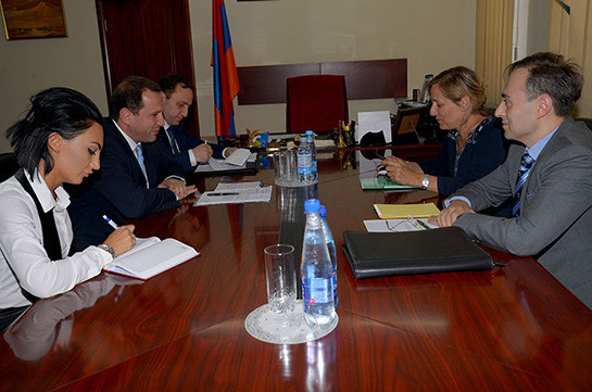 Замминистра обороны Армении принял представителей делегации МККК