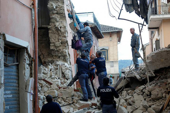 Число жертв землетрясения в Италии возросло до 281 человека
