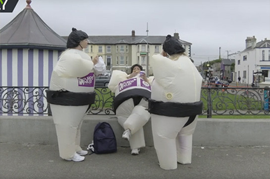 Իռլանդիայում անցկացվել է «փչովի սումոիստների» մրցավազք (Տեսանյութ)