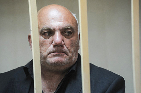 Захвативший заложников в московском банке Арам Петросян прекратил голодовку