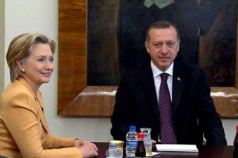 Премьер-министр Турции встретится с Хиллари Клинтон 
