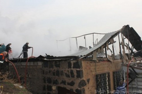 Փարպի գյուղում մոմից բռնկված հրդեհից տունն ամբողջությամբ այրվել է