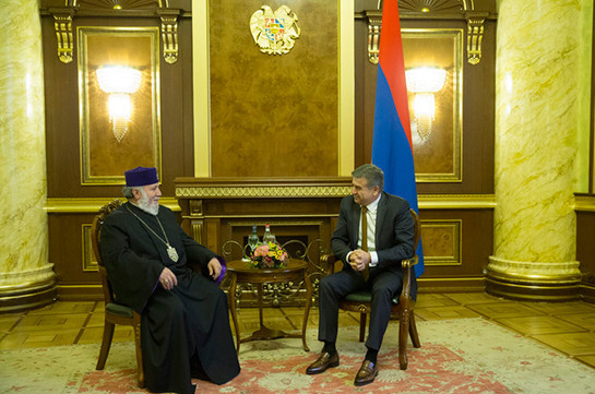 Премьер Армении встретился с Католикосом всех армян