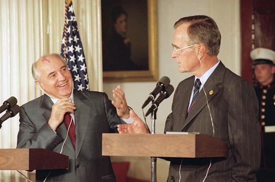 Горбачев и Буш-старший намерены содействовать нормализации отношений между РФ и США