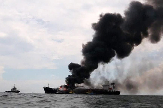 В Китае на нефтяном танкере прогремели три взрыва