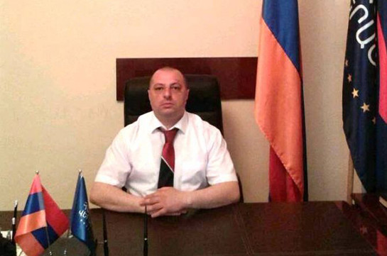 Аркадий Пелешян просит прощения у предводителя Армянской Евангелистской церкви