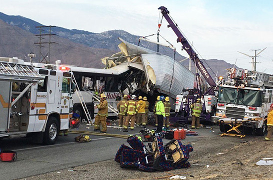 Тринадцать человек погибли в крупном ДТП в Калифорнии