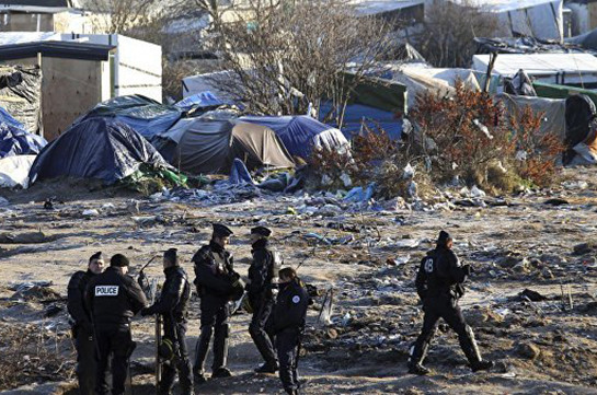 Во французском Кале начали ликвидировать лагерь беженцев
