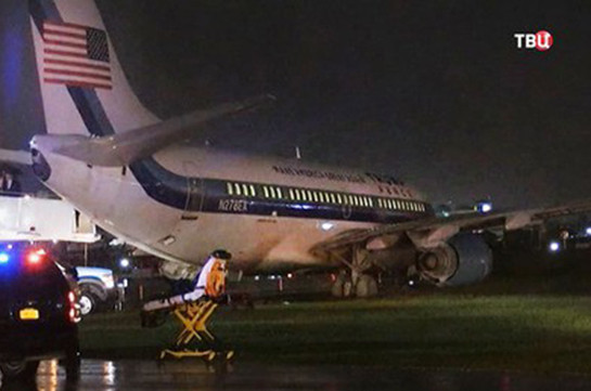 Самолет напарника Трампа съехал с посадочной полосы в Нью-Йорке