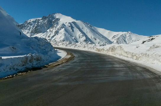 Минтранс Армении: На перевале Варденяц идет снег