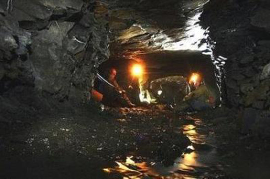 В Китае из шахты удалось поднять живыми четырех человек