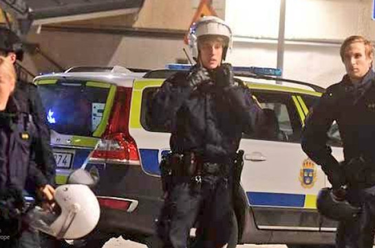 В результате нападения в кафе в Стокгольме погибли два человека