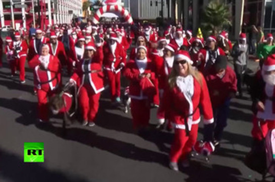 10 тыс. Санта-Клаусов приняли участие в забеге в Лас-Вегасе (Видео)
