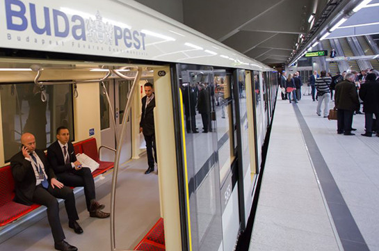 В метро Будапешта столкнулись два поезда