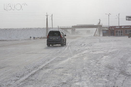 Из-за гололеда, снега и тумана в Армении есть труднопроходимые автодороги