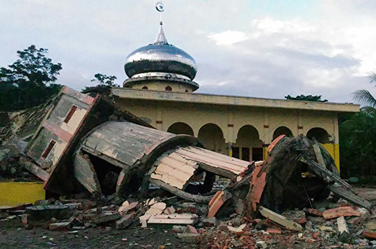 Жертвами землетрясения близ острова Суматра стали 25 человек