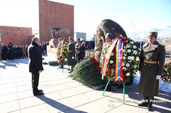 Президент НКР почтил память жертв Спитакского землетрясения