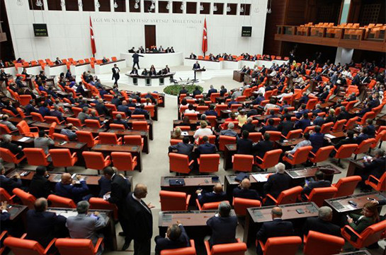 Меджлис Турции принял 2 первые статьи конституционных реформ