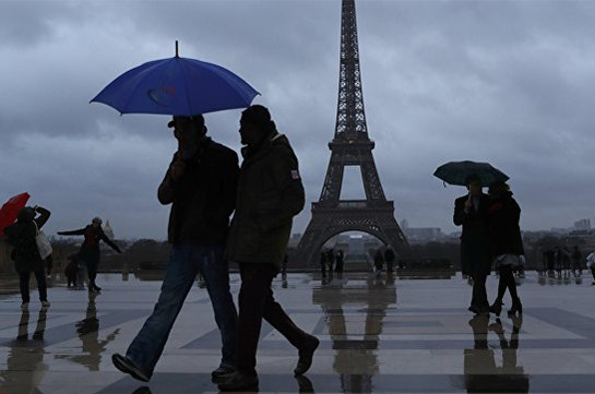 Во Франции из-за шторма без электричества остались 230 тысяч домов