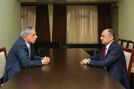 Экс-главы Минобороны и МИД Армении обсудили вопросы предстоящих выборов в парламент