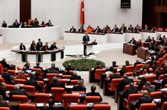 Парламент Турции одобрил поправки, расширяющие полномочия президента