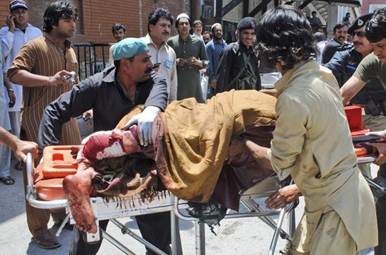 Взрыв на рынке в Пакистане: 13 погибших