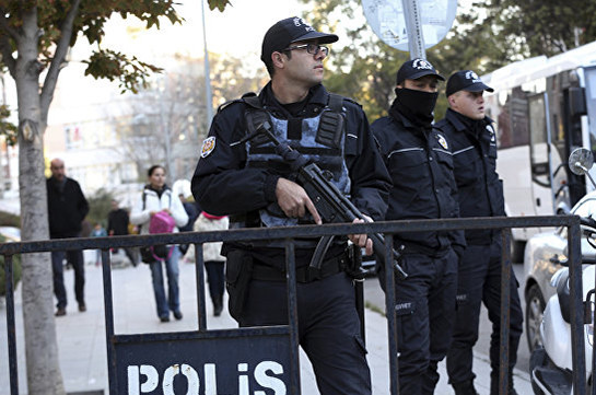 В Стамбуле обстреляли из гранатомета офис правящей партии Турции