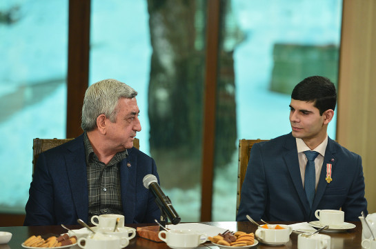 Նախագահ Սարգսյանն «ախմախություն» է որակել առանց ԼՂՀ կարգավիճակի Ադրբեջանին հողեր հանձնելու մասին խոսակցությունները