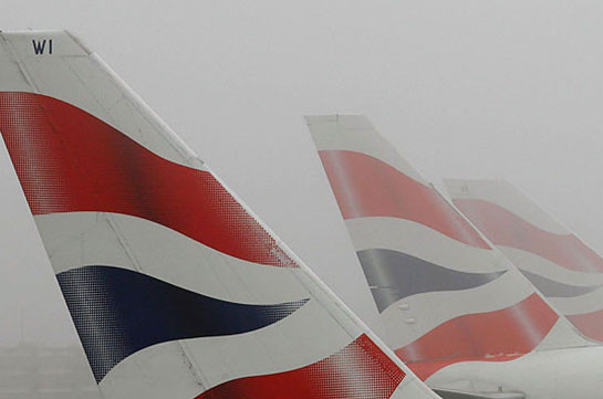 В аэропорту Хитроу густой туман заставил отменить около 100 рейсов