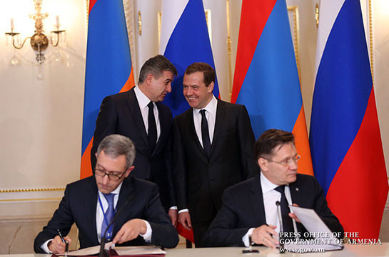 Армения и Россия подписали изменения в соглашение о безвизовых поездках