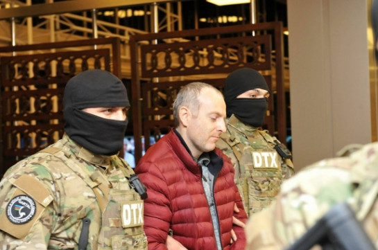 Блогер Лапшин экстрадирован из Минска в Баку и передан спецслужбам Азербайджана. Фото