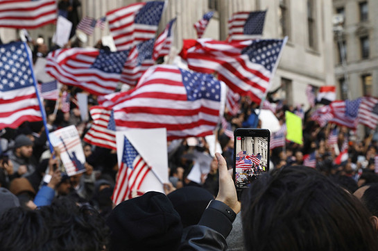 В ряде городов США иммигранты не вышли на работу в знак протестапротив политики Трампа