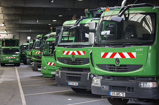 Во Франции неизвестные испортили около 50 мусоровозов за ночь