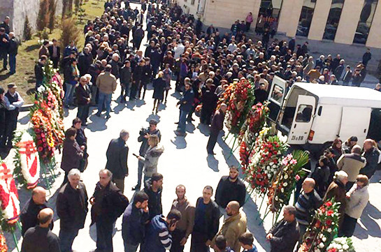 В Ереване проходит церемония прощания с Артуром Саркисяном