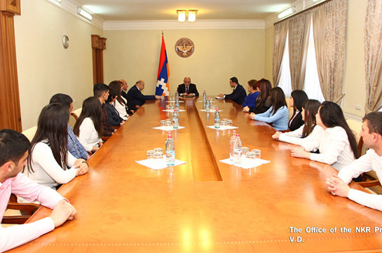 Бако Саакян принял группу преподавателей и студентов Степанакертского филиала Аграрного университета Армении