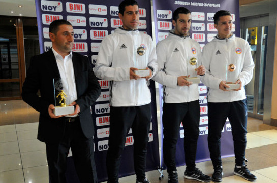 Генриху Мхитаряну вручена награда лучшего футболиста Армении