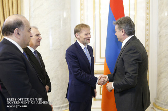 Премьер Армении принял главу Европейского инвестбанка